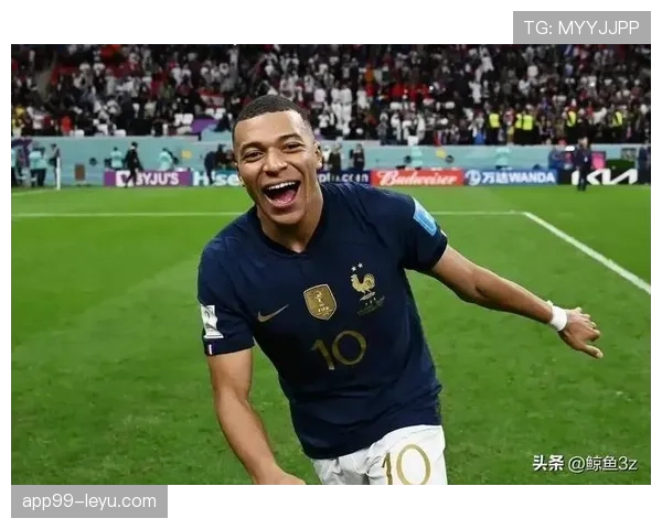 姆巴佩边中灵活切换，助力球队实现战术新突破表现抢眼