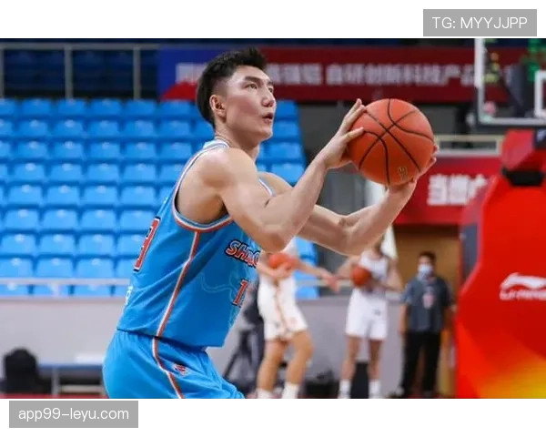 布鲁诺中场硬度分析揭示战术优势,提升球队控制力与防守韧性走势清晰 布鲁诺中场硬度分析揭示战术优势,提升球队控制力与防守韧性走势清晰