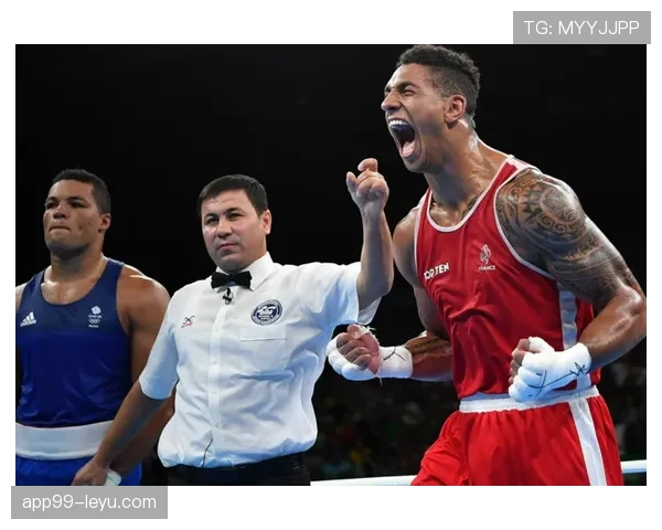 张志磊赛场上严肃,私下竟然爱网购包包,差距也太大了吧? 张志磊赛场上严肃,私下竟然爱网购包包,差距也太大了吧?