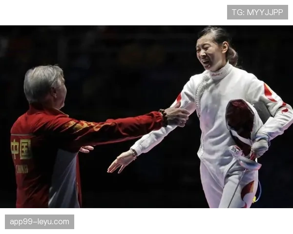 孙一文家里那个奥运冠军冰箱贴，贴的是她凌晨四点训练完偷吃的小蛋糕包装纸