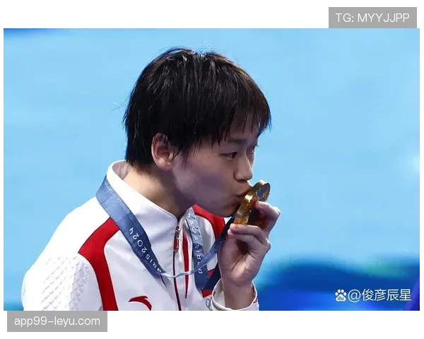 全红婵泳池边戴个奢华手表，谁能想到她还是那个跳水小女孩啊？